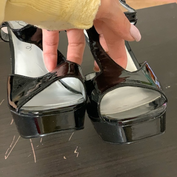 New FERGIE T STRAP HEEL SANDAL - Picture 6 of 8